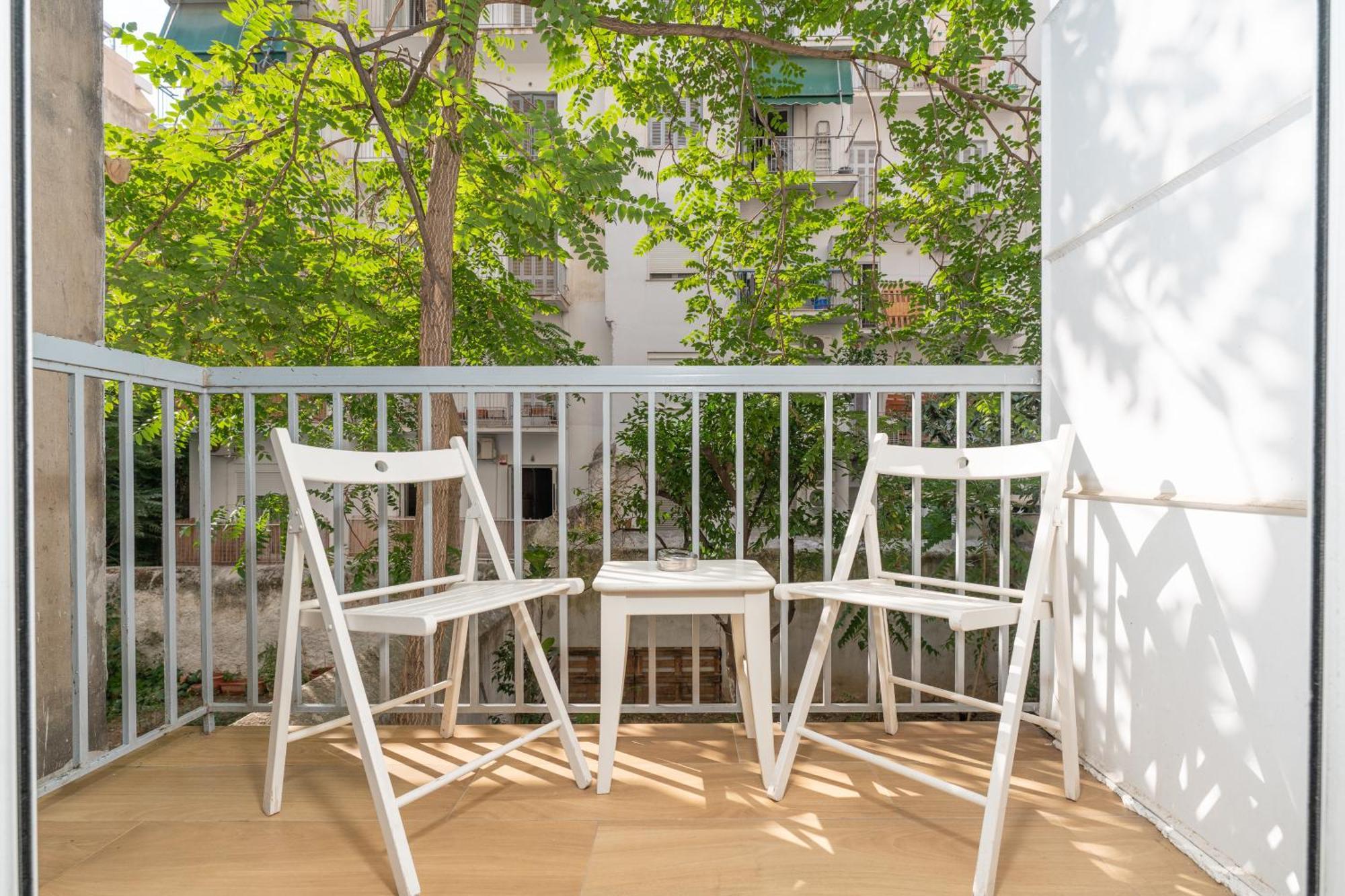 Charming Sunny In Athens